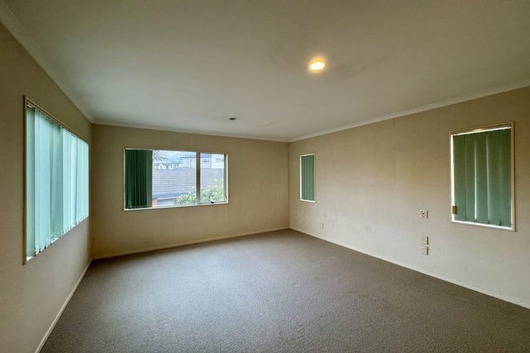 Photo of property in 24 Lissleton Drive, East Tamaki, Auckland, 2013