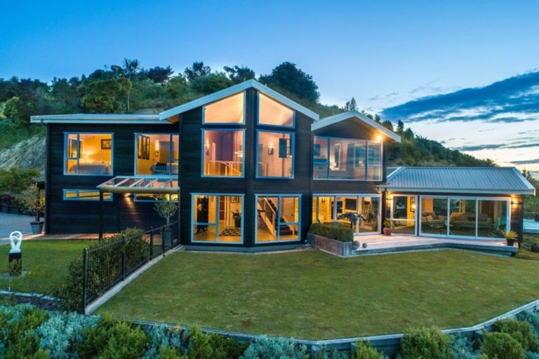 Photo of property in 8 City Heights, Maitai, Nelson, 7010