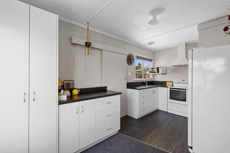 Photo of property in 51 Seaview Road, Marfell, New Plymouth, 4310