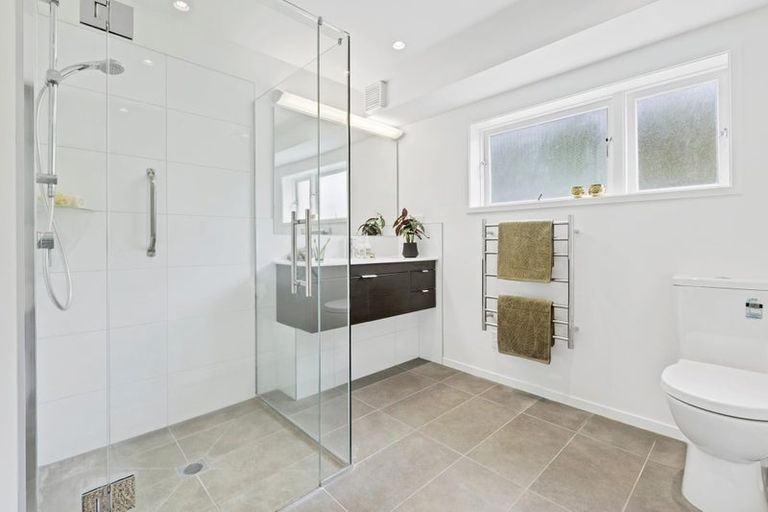 Photo of property in Oriana Apartments, 248 Oriental Parade, Oriental Bay, Wellington, 6011