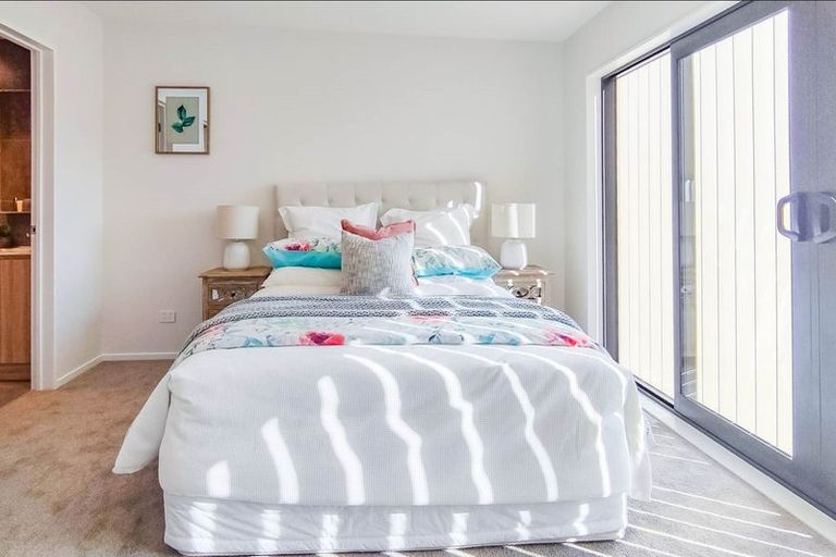 Photo of property in 7 Ngaru Way, Orewa, 0931