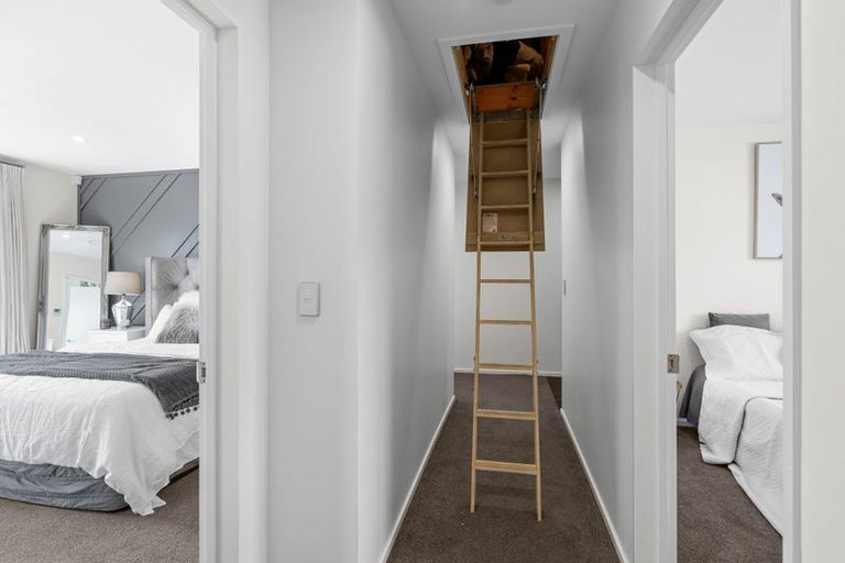 Photo of property in 10 Lakebridge Place, Parklands, Christchurch, 8083