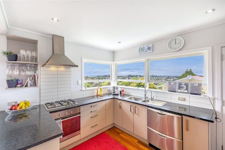 Photo of property in 2/50 Manuka Road, Glenfield, Auckland, 0629