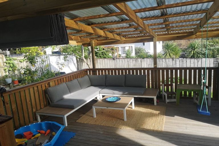 Photo of property in 1/135 Edmonton Road, Te Atatu South, Auckland, 0610