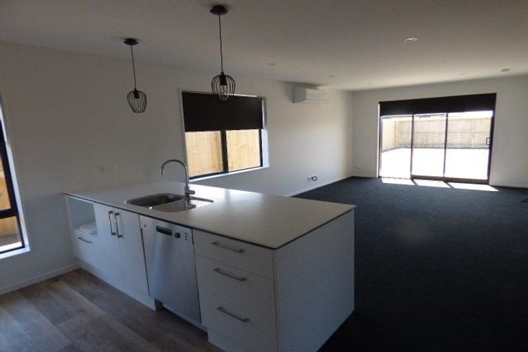 Photo of property in 10 Tara Crescent, Woodend, 7610