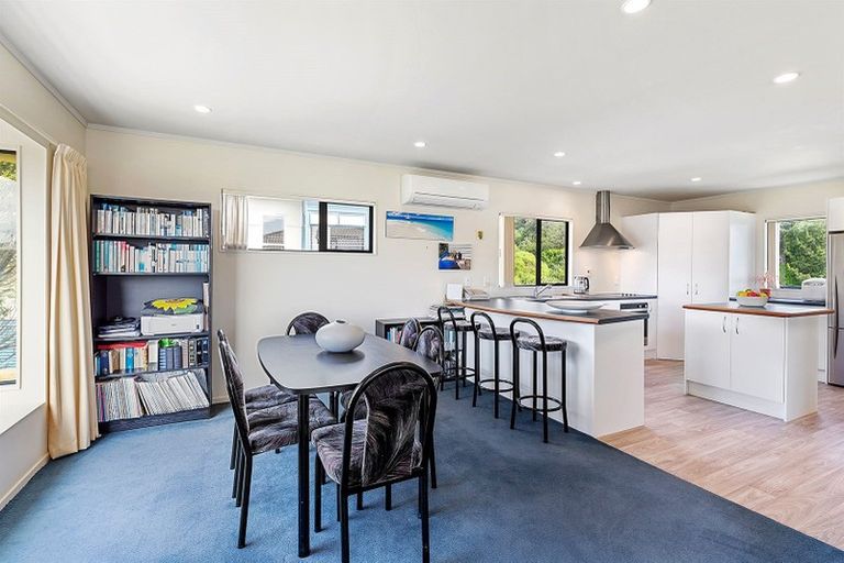 Photo of property in 2 Whitianga View, Paremata, Porirua, 5024