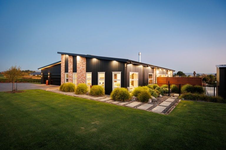 Photo of property in 9 Paterson Lane, Kelvin Grove, Palmerston North, 4470