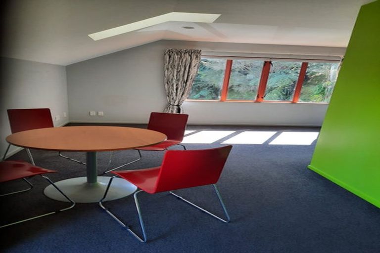 Photo of property in 21 Thatcher Crescent, Crofton Downs, Wellington, 6035