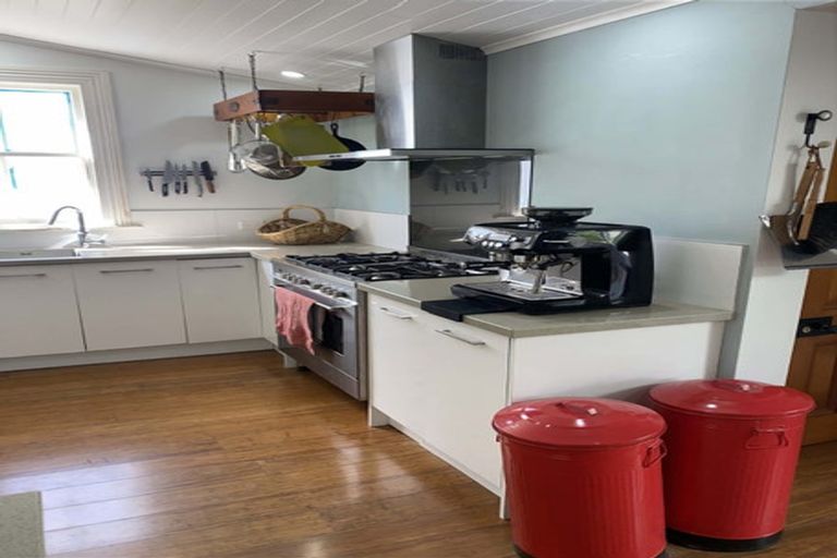 Photo of property in 80 Lake Road, Narrow Neck, Auckland, 0624