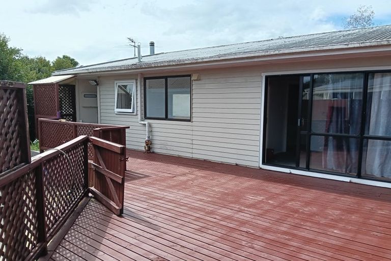Photo of property in 8 Coletta Lane, Te Atatu South, Auckland, 0610