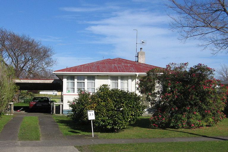 Photo of property in 33 Crewe Crescent, Hokowhitu, Palmerston North, 4410