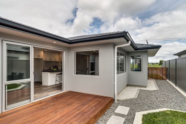 Photo of property in 60 Eriksen Road, Te Awa, Napier, 4110