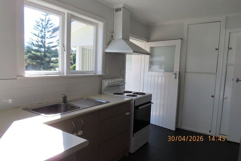 Photo of property in 39 Mcclintock Road, Massey, Auckland, 0614