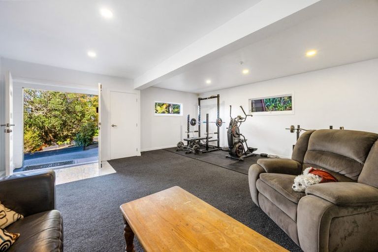 Photo of property in 34 Rauhuia Crescent, Parau, Auckland, 0604