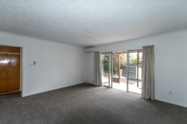 Photo of property in 2/101 Middlepark Road, Sockburn, Christchurch, 8042