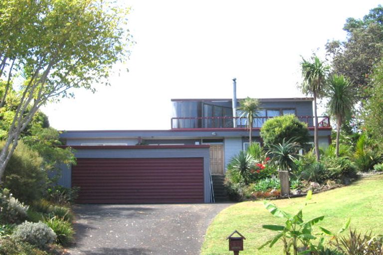 Photo of property in 32 Hadfield Street, Beach Haven, Auckland, 0626