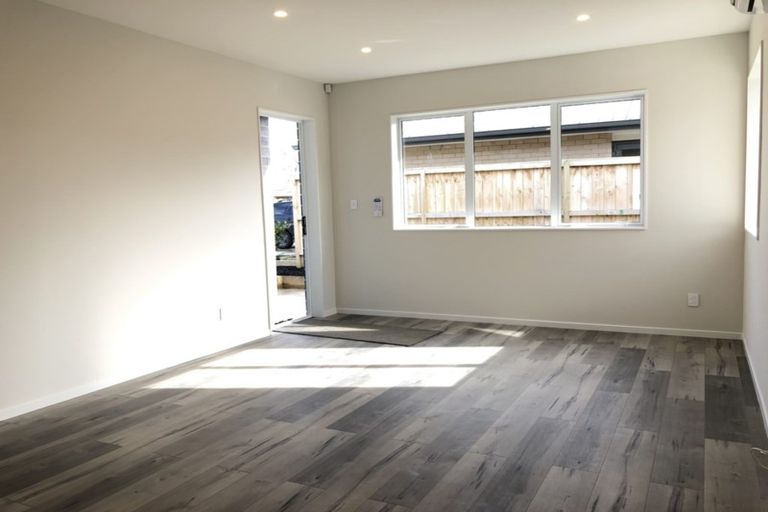 Photo of property in 11 Raymond Grace Avenue, Huapai, Kumeu, 0810