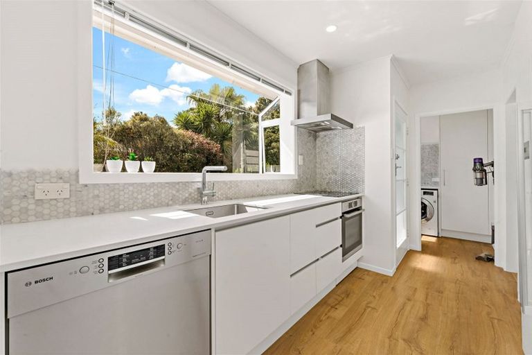Photo of property in 31 Aplin Place, Birkdale, Auckland, 0626