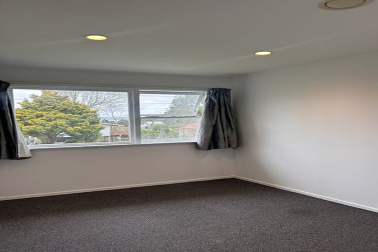 Photo of property in 2a Chapman Road, Te Atatu Peninsula, Auckland, 0610