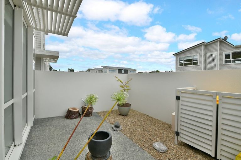 Photo of property in 17 Sanremo Lane, Stanmore Bay, Whangaparaoa, 0932
