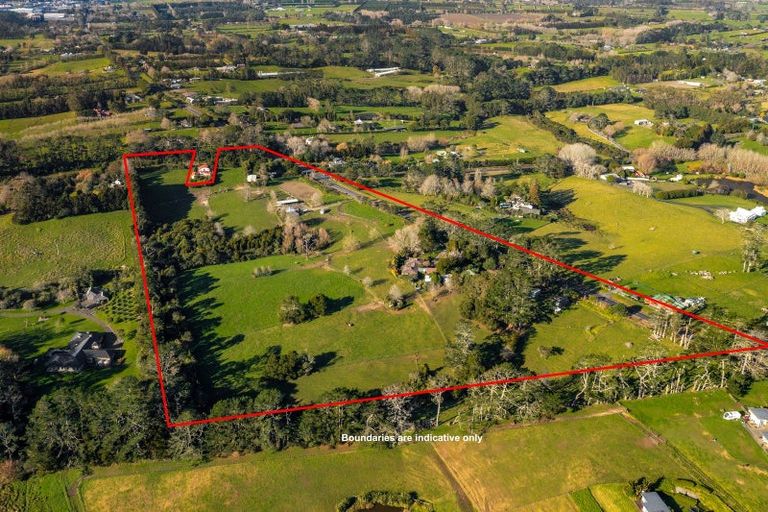 Photo of property in 122 Tawa Road, Kumeu, 0891