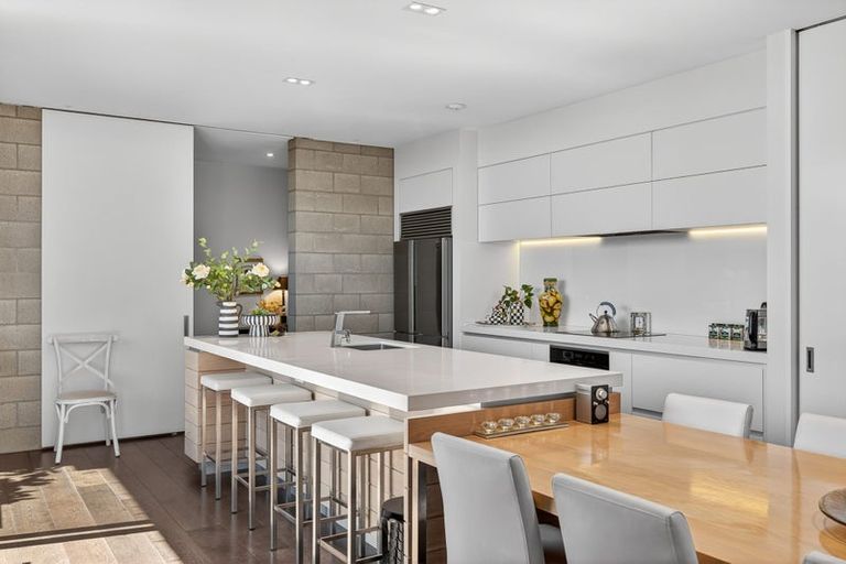 Photo of property in 98 Major Hornbrook Road, Mount Pleasant, Christchurch, 8081