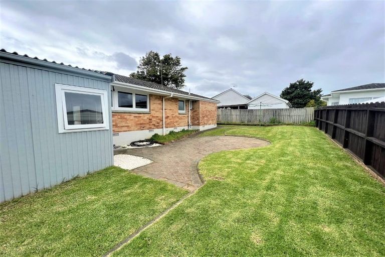 Photo of property in 1/2a Jennifer Place, Papatoetoe, Auckland, 2025