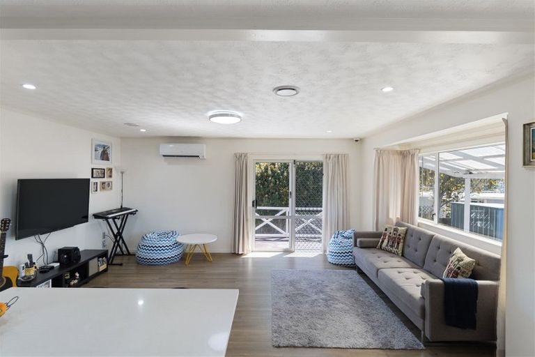 Photo of property in 1/10 May Avenue, Te Atatu South, Auckland, 0610