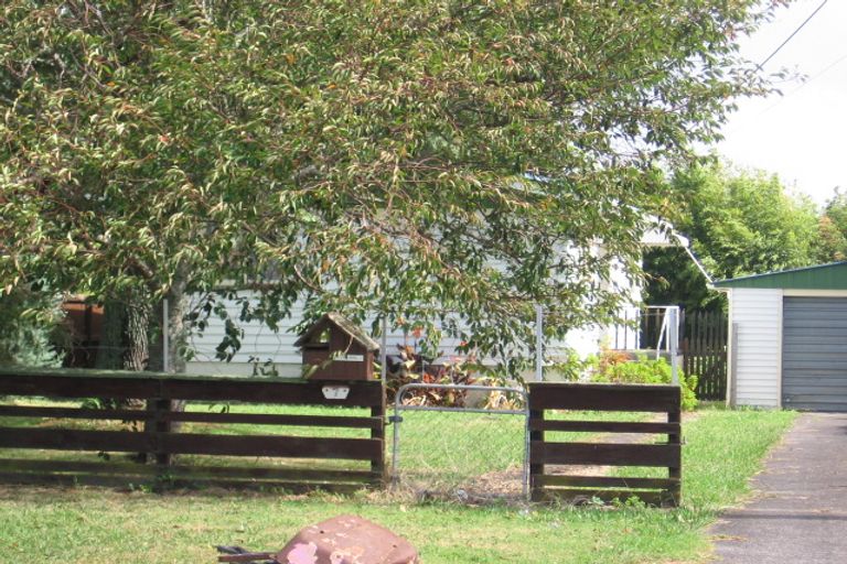 Photo of property in 7 Bamboo Grove, Kelston, Auckland, 0602