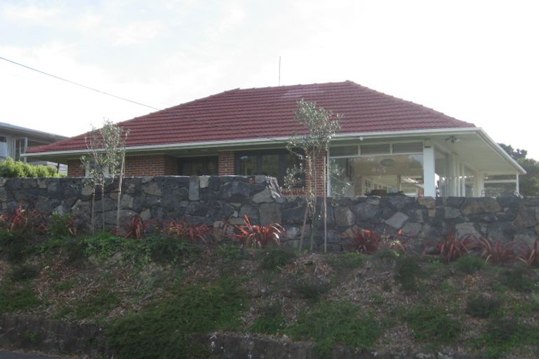 Photo of property in 12 Fairmount Road, Titirangi, Auckland, 0604