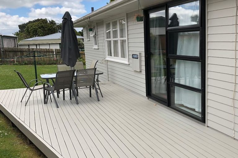 Photo of property in 12 Tracey Terrace, Te Atatu South, Auckland, 0602