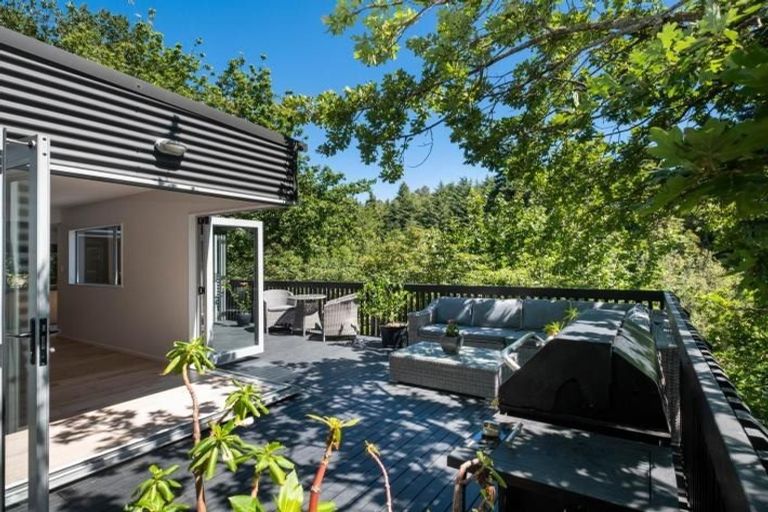 Photo of property in 35 Burns Road, Hospital Hill, Napier, 4110