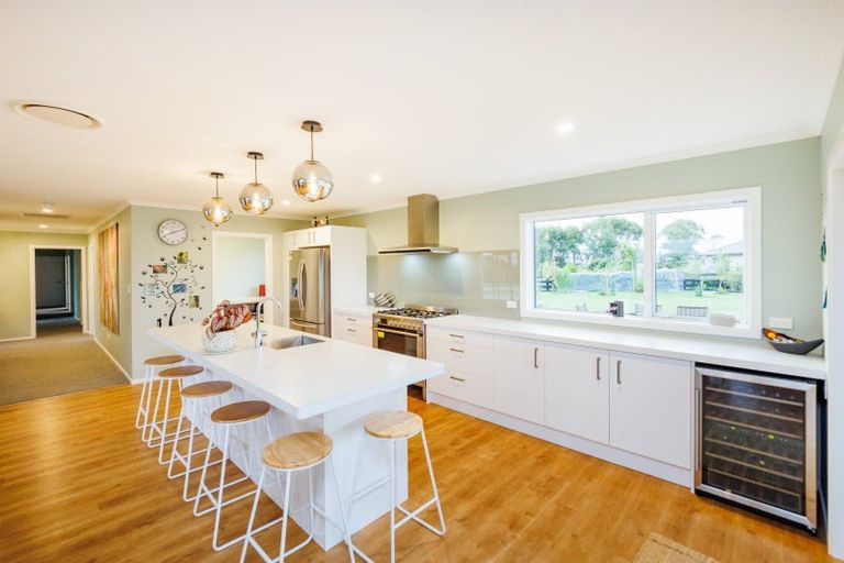 Photo of property in 21 Loveston Lane, Kelvin Grove, Palmerston North, 4470