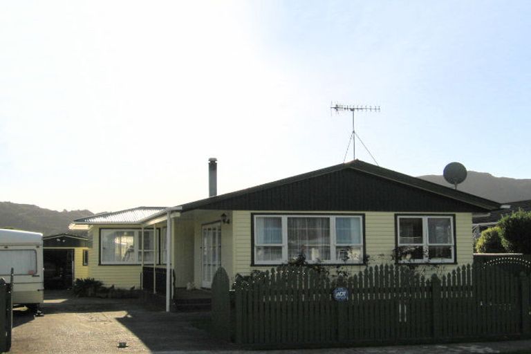Photo of property in 5 Wetherby Grove, Wainuiomata, Lower Hutt, 5014