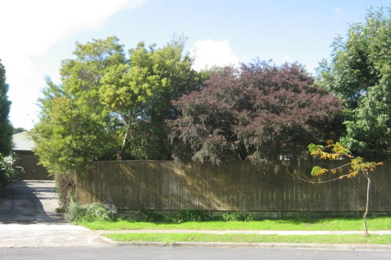 Photo of property in 21 De Quincey Terrace, Highland Park, Auckland, 2010