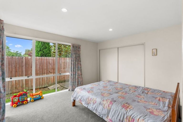 Photo of property in 4 Rosefield Lane, Northcote, Christchurch, 8052