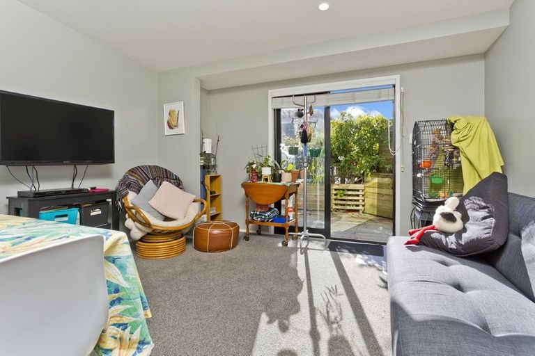 Photo of property in 1/204 Beach Haven Road, Beach Haven, Auckland, 0626