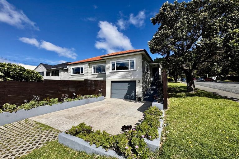 Photo of property in 16 Burnham Street, Seatoun, Wellington, 6022