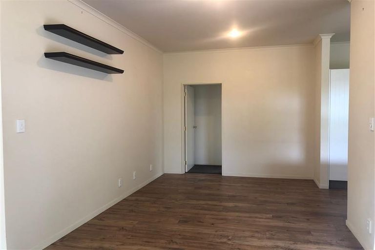 Photo of property in 17 Medallion Drive, Oteha, Auckland, 0632