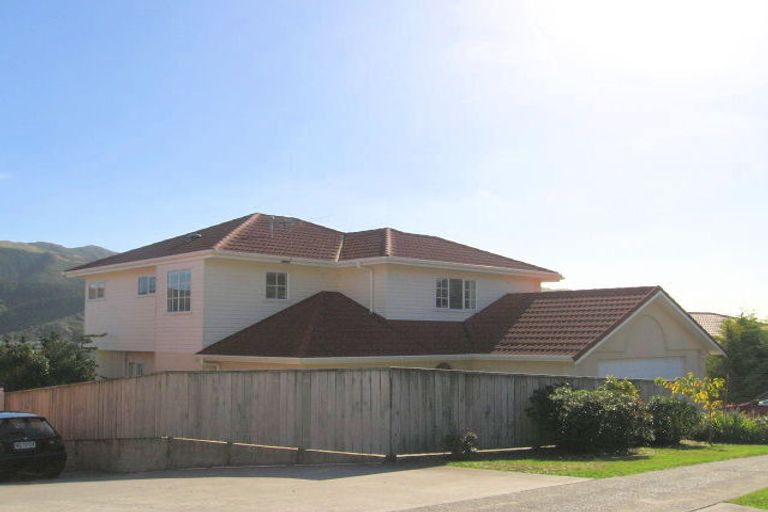 Photo of property in 116 Woodman Drive, Tawa, Wellington, 5028