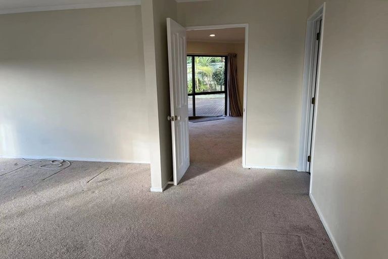 Photo of property in 16 Middlefield Drive, East Tamaki Heights, Auckland, 2016