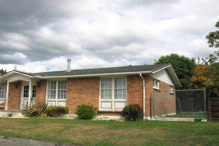 Photo of property in 2 Cederholm Grove, Brown Owl, Upper Hutt, 5018