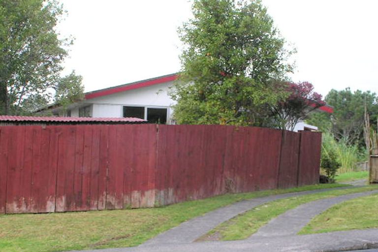 Photo of property in 2/34 Reynella Drive, Massey, Auckland, 0614