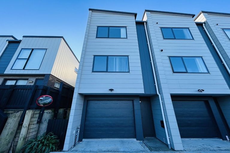 Photo of property in 22 Tukari Lane, Mangere Bridge, Auckland, 2022