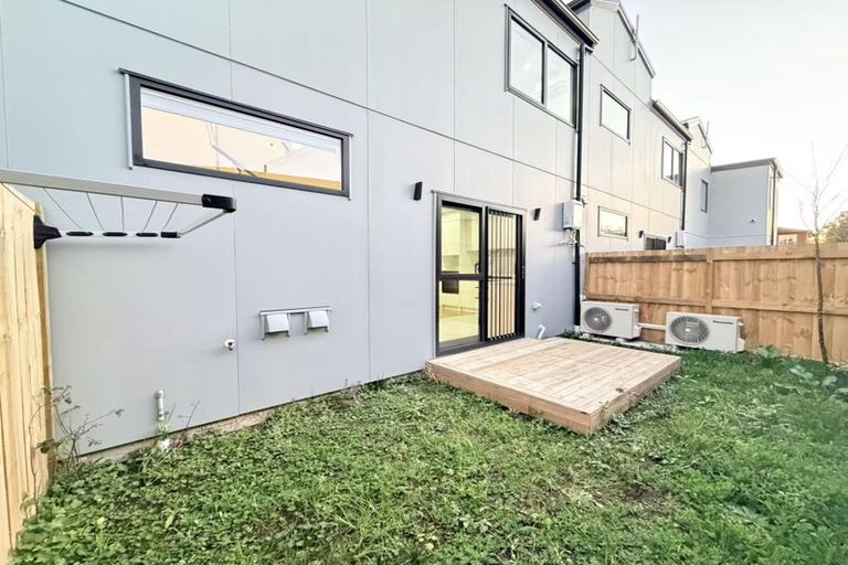 Photo of property in 9a Tangelo Place, Bucklands Beach, Auckland, 2012