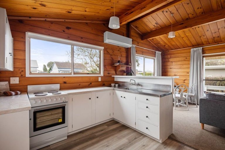 Photo of property in 15 Root Street, Gisborne, 4010