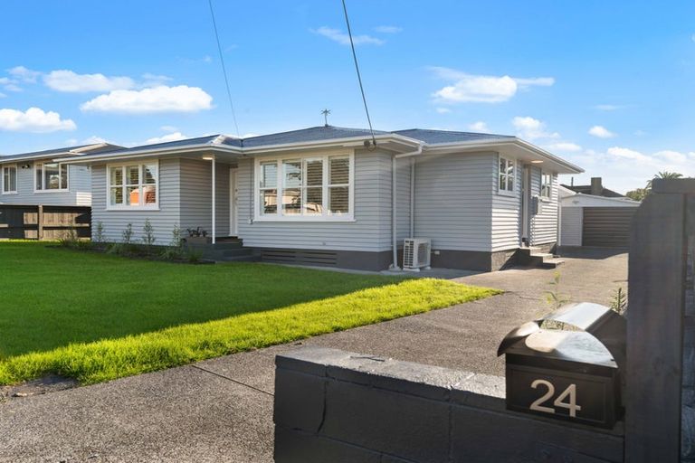 Photo of property in 24 Cobham Crescent, Kelston, Auckland, 0602