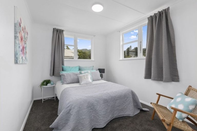 Photo of property in 33 Hanson Grove, Stokes Valley, Lower Hutt, 5019