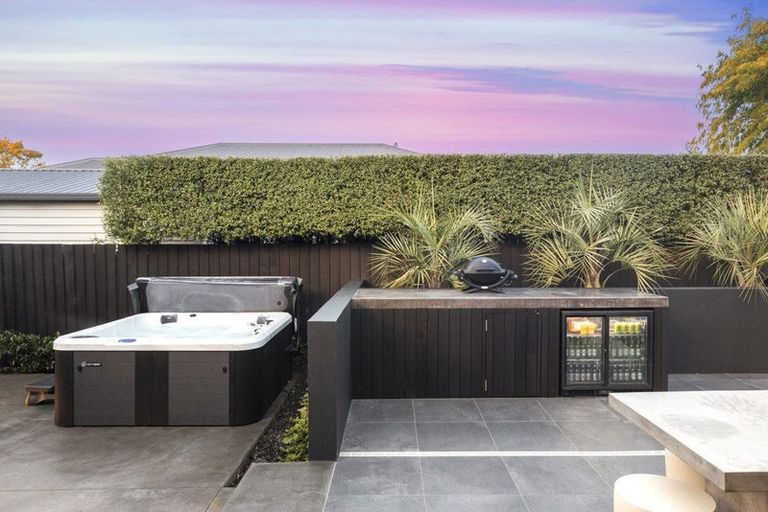 Photo of property in 184 Weston Road, St Albans, Christchurch, 8052