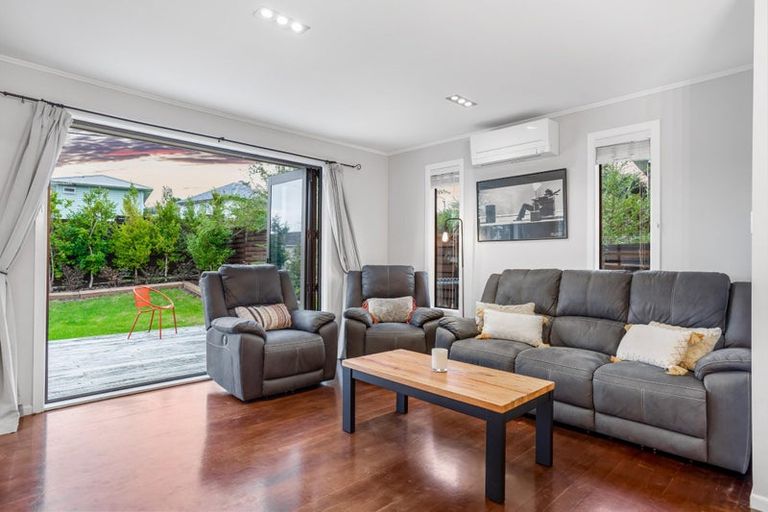 Photo of property in 20 Glen Marine Parade, Glendene, Auckland, 0602